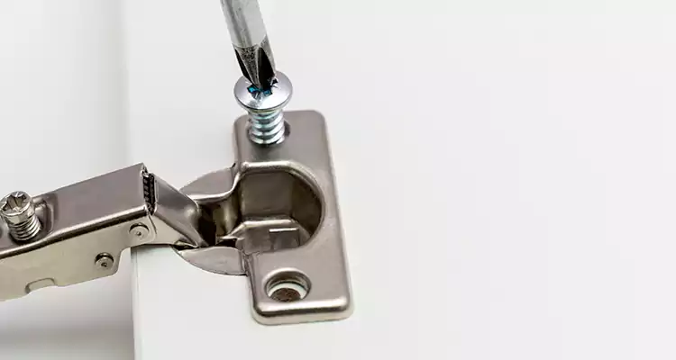 Screen Door Hinge Repair in St. Cloud, FL