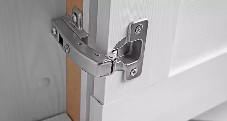 Shower Door Hinge Replacement in St. Cloud, FL